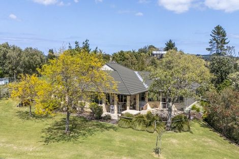 Photo of property in 2247 South Head Road, South Head, Helensville, 0874