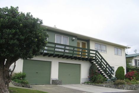 Photo of property in 115 Taylor Terrace, Tawa, Wellington, 5028