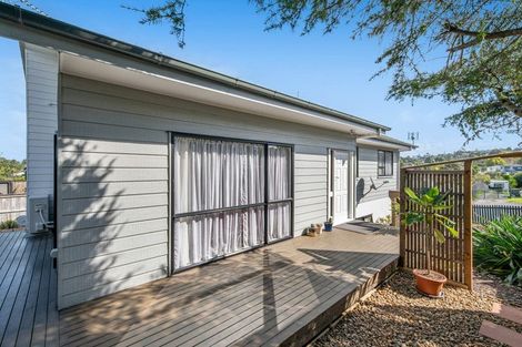 Photo of property in 17 Leiden Place, Totara Vale, Auckland, 0629