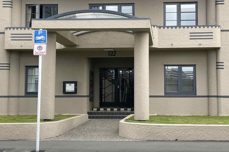 Photo of property in Westhaven Apartments, 13/127 Molesworth Street, Thorndon, Wellington, 6011