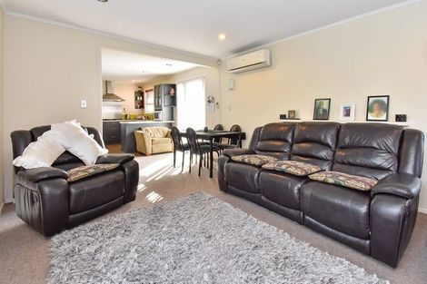 Photo of property in 2 Barnard Place, Manurewa East, Auckland, 2102
