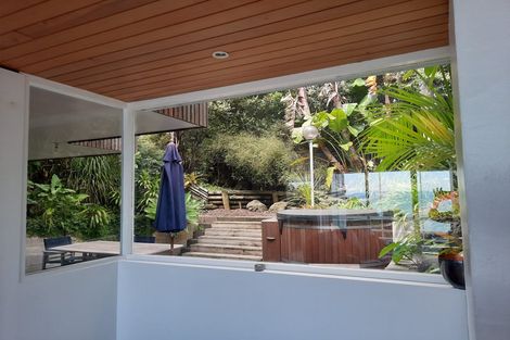 Photo of property in 28 Chelverton Terrace, Red Beach, 0932