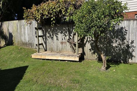 Photo of property in 27 Graham Avenue, Te Atatu Peninsula, Auckland, 0610