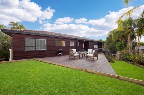 Photo of property in 3b Royalty Rise, Red Beach, 0932