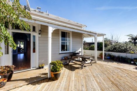 Photo of property in 2 Broadway, Waitara, 4320