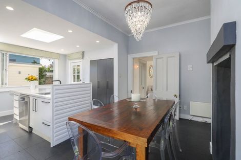 Photo of property in 359 Hardy Street, Nelson, 7010