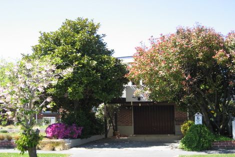 Photo of property in 6 Ilfracombe Place, Burnside, Christchurch, 8053