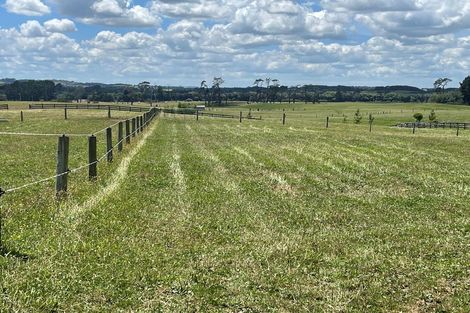 Photo of property in 15 Codlin Road, Waiuku, 2683