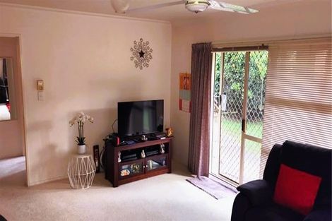 Photo of property in 2/17 Youngs Road, Papakura, 2110