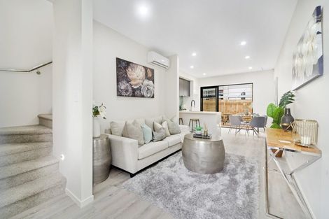 Photo of property in 11a Rountree Place, Conifer Grove, Takanini, 2112