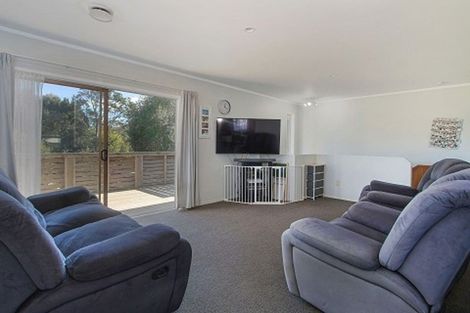 Photo of property in 8 Papa Place, Birkdale, Auckland, 0626