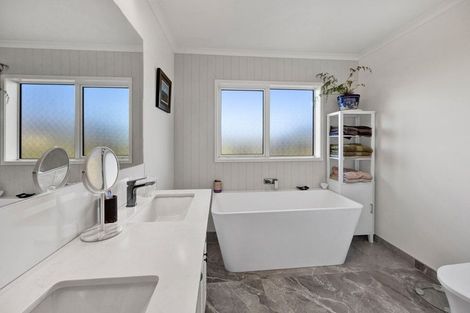 Photo of property in 60 Turangi Road, Motunui, Waitara, 4383