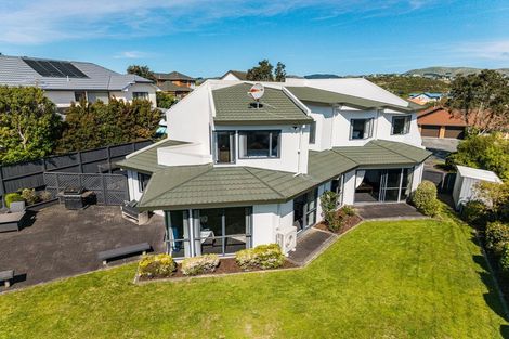 Photo of property in 21 Joseph Banks Drive, Whitby, Porirua, 5024