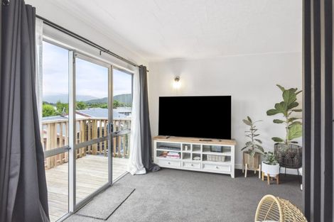 Photo of property in 14 Cypress Grove, Paraparaumu, 5032