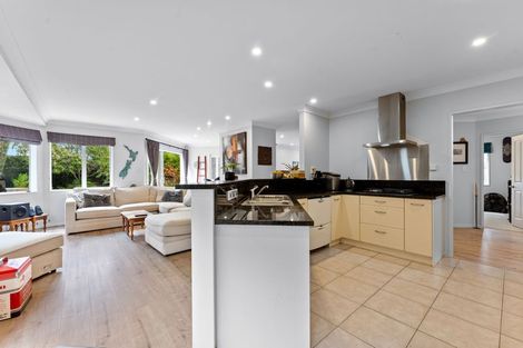 Photo of property in 12 Stonedge Lane, Rosedale, Auckland, 0632