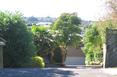 Photo of property in 2/633 Beach Road, Rothesay Bay, Auckland, 0630