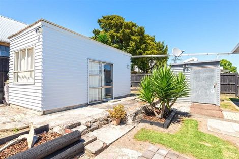 Photo of property in 4/4 Hutchinson Avenue, New Lynn, Auckland, 0600