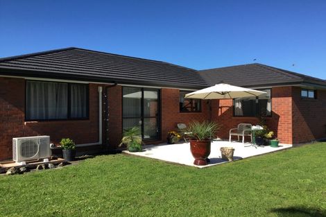 Photo of property in 12 O'farrell Drive, One Tree Point, 0118