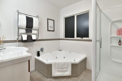 Photo of property in 6h Twin Court, Albany, Auckland, 0632