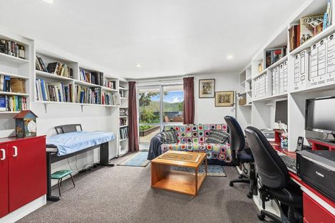 Photo of property in 22 Kingston Heights Road, Kingston, Wellington, 6021