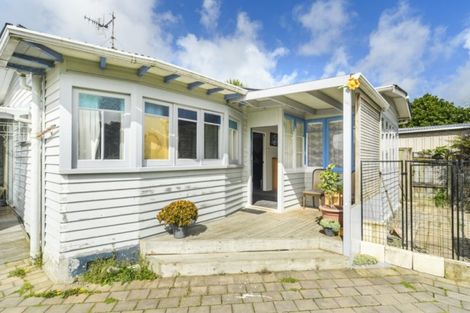 Photo of property in 12 Douglas Street, West End, Palmerston North, 4412
