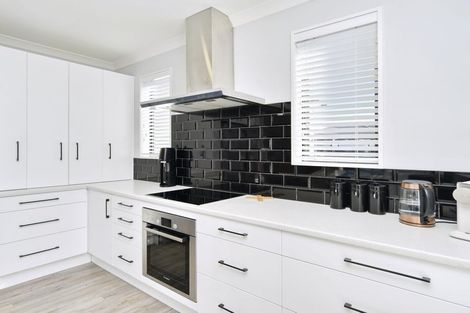 Photo of property in 33 Highgate Drive, Rangiora, 7400