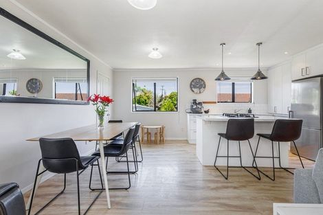 Photo of property in 46 Lavelle Road, Henderson, Auckland, 0612