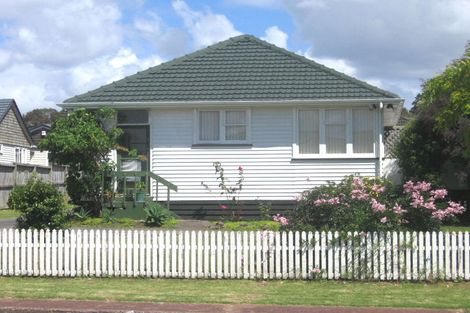 Photo of property in 164a Lake Road, Northcote, Auckland, 0627