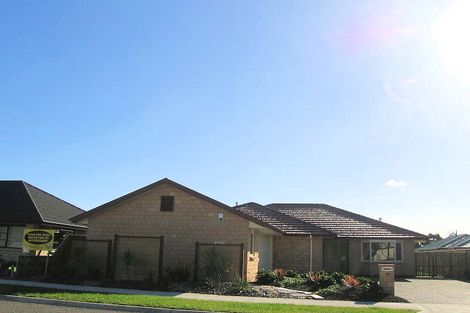 Photo of property in 10 Gandalf Crescent, Paraparaumu, 5032