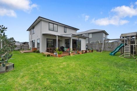 Photo of property in 16 Onekura Street, Red Beach, 0932