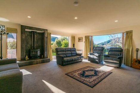 Photo of property in 14 Ranui Street, Waikawa, Picton, 7220