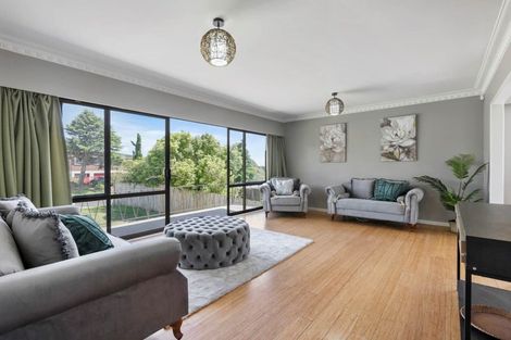 Photo of property in 21 La Trobe Street, Pakuranga Heights, Auckland, 2010