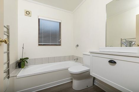 Photo of property in 5/30 Roanoke Way, Albany, Auckland, 0632