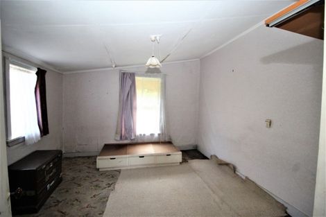 Photo of property in 24 Lovell Road, Woodville, 4998