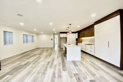 Photo of property in 5 Cloonlyon Drive, Flat Bush, Auckland, 2019