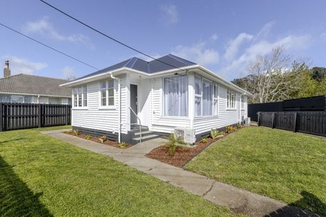Photo of property in 61 Parsons Street, Frankleigh Park, New Plymouth, 4310