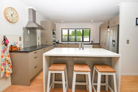 Photo of property in 8 Daffodil Grove, Carterton, 5713