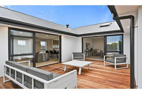 Photo of property in 2 Mccahon Drive, Rangiora, 7400