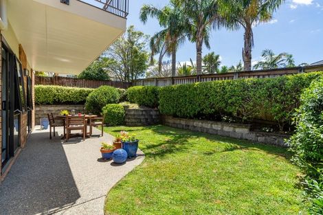 Photo of property in 2/23 Kiteroa Terrace, Rothesay Bay, Auckland, 0630