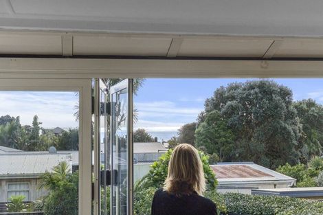 Photo of property in 37 Mcfarlane Street, Oakura, 4314