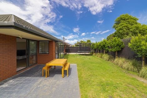 Photo of property in 15 Farquhars Road, Redwood, Christchurch, 8051