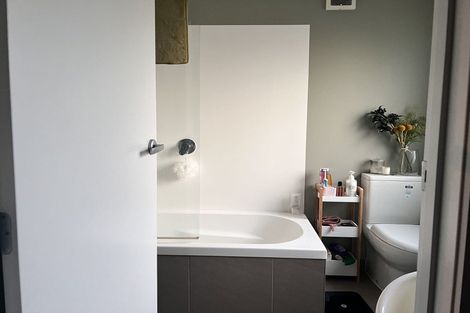 Photo of property in 8 September Place, Forrest Hill, Auckland, 0620