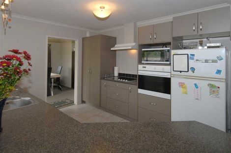 Photo of property in 16 Malbec Place, Rototuna, Hamilton, 3210