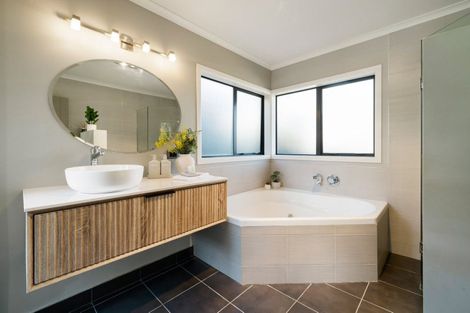 Photo of property in 10 The Dales, Dinsdale, Hamilton, 3204