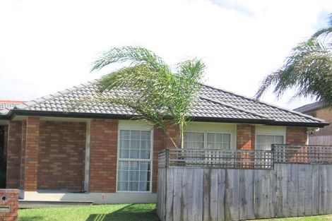 Photo of property in 6 Bundoran Way, Pinehill, Auckland, 0632