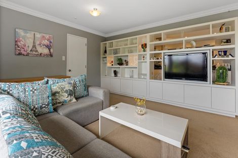 Photo of property in 25 Homewood Place, Chatswood, Auckland, 0626