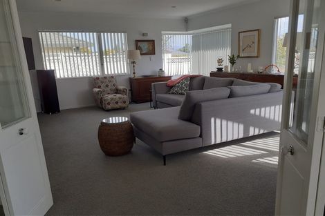 Photo of property in 12 Shelter Grove, Frankleigh Park, New Plymouth, 4310