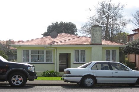 Photo of property in 62 Fulford Street, New Plymouth, 4310