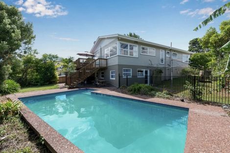 Photo of property in 16 Ellesmere Crescent, Pakuranga Heights, Auckland, 2010