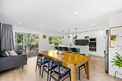 Photo of property in 32 John Downs Drive, Browns Bay, Auckland, 0630